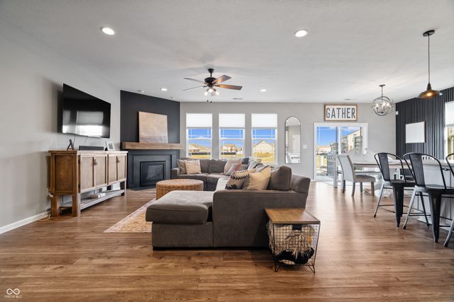 4726 W Lawrence Way, New Palestine, IN 46163