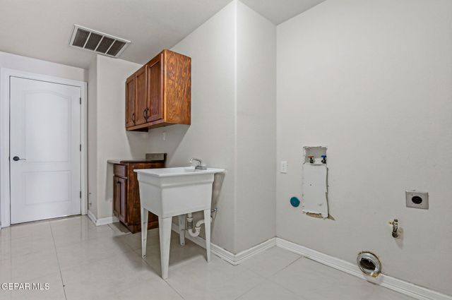 8634 N LOOP Drive, El Paso, TX 79907