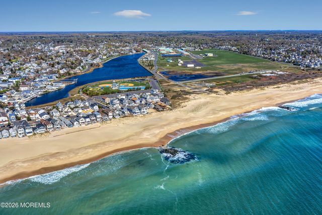 11 Pearce Avenue, Manasquan, NJ 08736