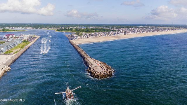 11 Pearce Avenue, Manasquan, NJ 08736