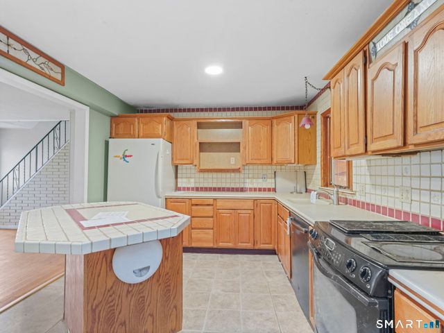 33 Cynthia Drive, West Haven, CT 06516
