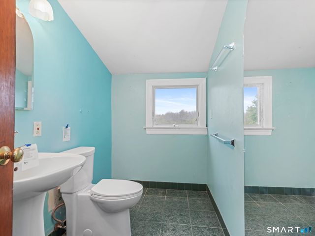 33 Cynthia Drive, West Haven, CT 06516