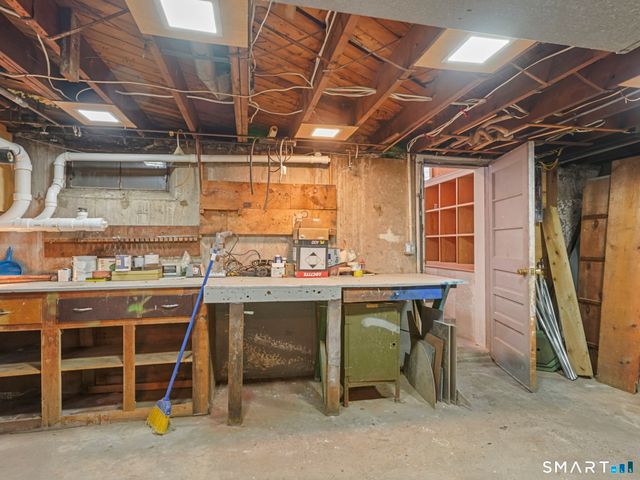 33 Cynthia Drive, West Haven, CT 06516