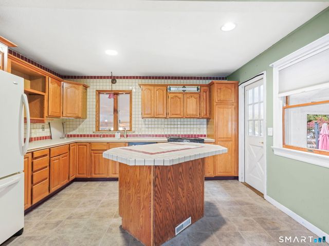 33 Cynthia Drive, West Haven, CT 06516