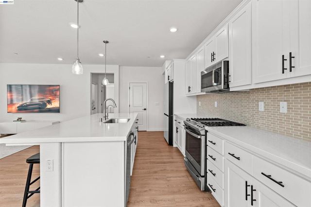 1018 Shearwater Rd., Lathrop, CA 95330