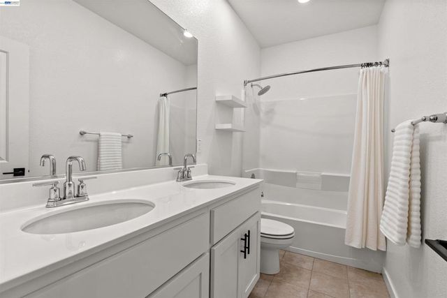 1018 Shearwater Rd., Lathrop, CA 95330