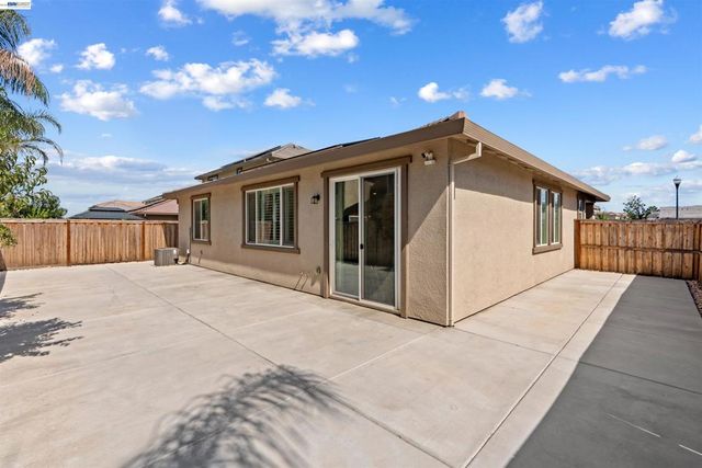 1018 Shearwater Rd., Lathrop, CA 95330