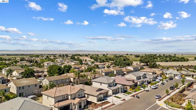 1018 Shearwater Rd., Lathrop, CA 95330
