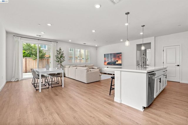 1018 Shearwater Rd., Lathrop, CA 95330