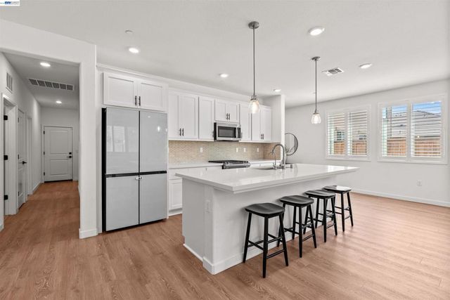 1018 Shearwater Rd., Lathrop, CA 95330