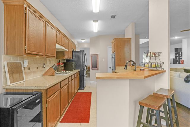 5502 Hyannis Drive, Arlington, TX 76018