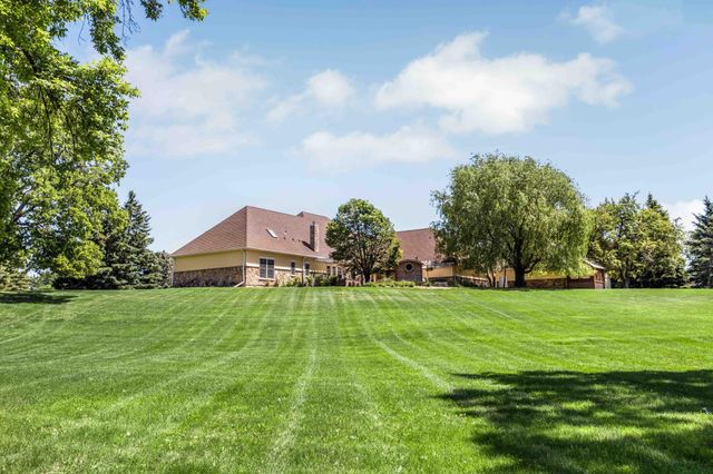 705 18th Avenue N, Moorhead, MN 56560