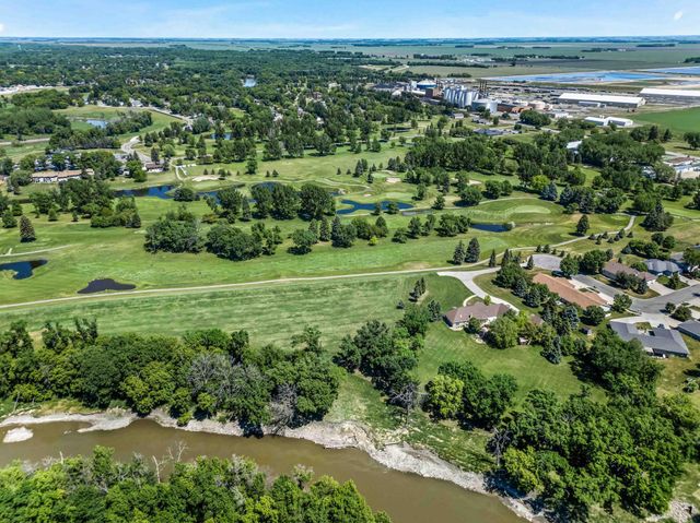 705 18th Avenue N, Moorhead, MN 56560