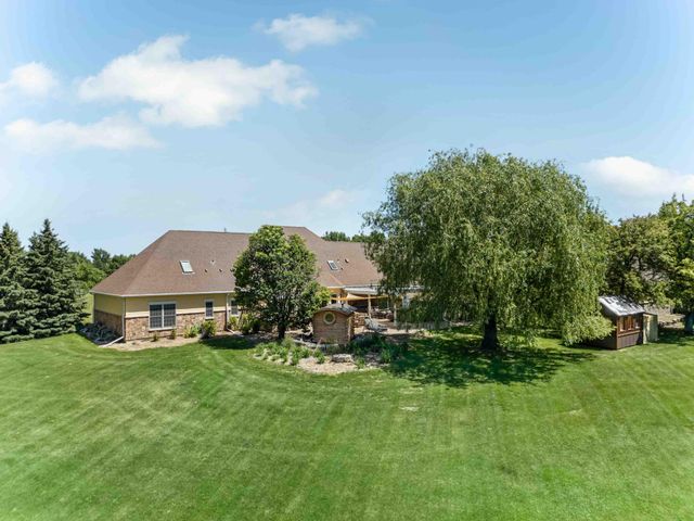 705 18th Avenue N, Moorhead, MN 56560