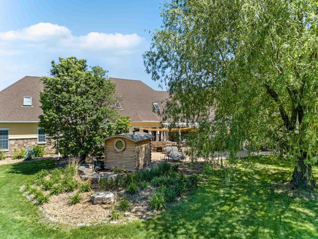 705 18th Avenue N, Moorhead, MN 56560