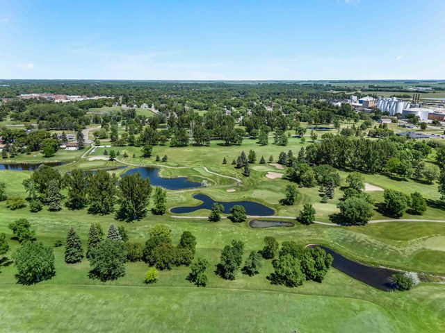 705 18th Avenue N, Moorhead, MN 56560