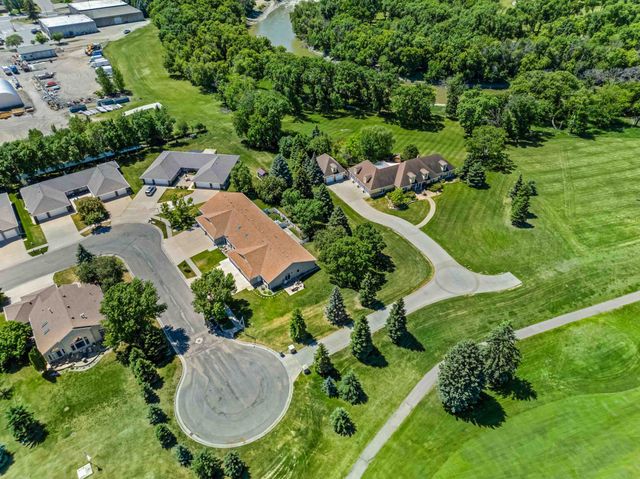 705 18th Avenue N, Moorhead, MN 56560