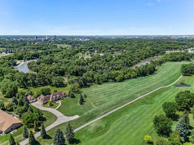 705 18th Avenue N, Moorhead, MN 56560