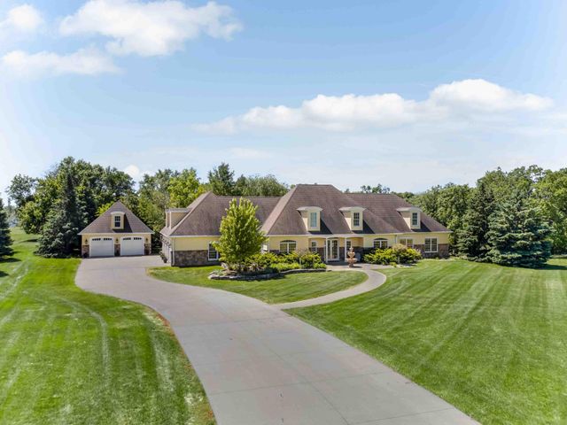 705 18th Avenue N, Moorhead, MN 56560