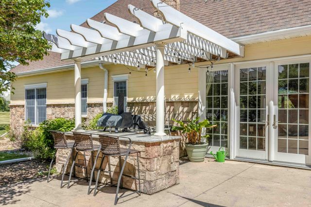 705 18th Avenue N, Moorhead, MN 56560