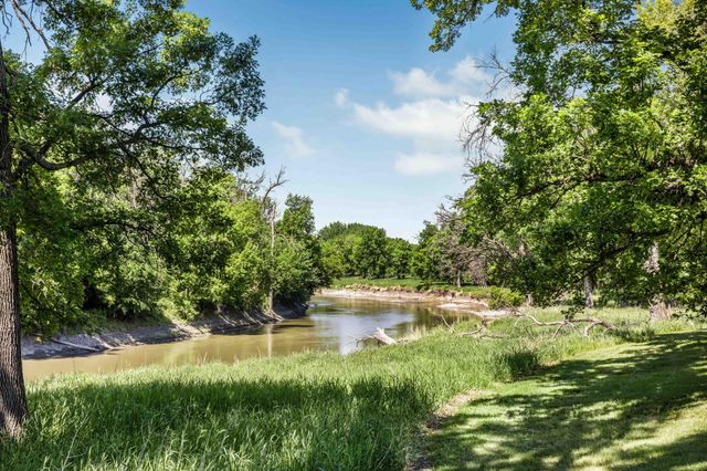 705 18th Avenue N, Moorhead, MN 56560
