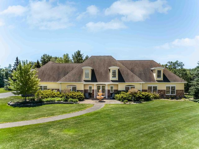 705 18th Avenue N, Moorhead, MN 56560
