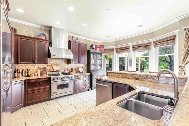 705 18th Avenue N, Moorhead, MN 56560