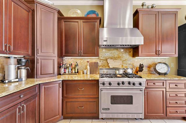 705 18th Avenue N, Moorhead, MN 56560