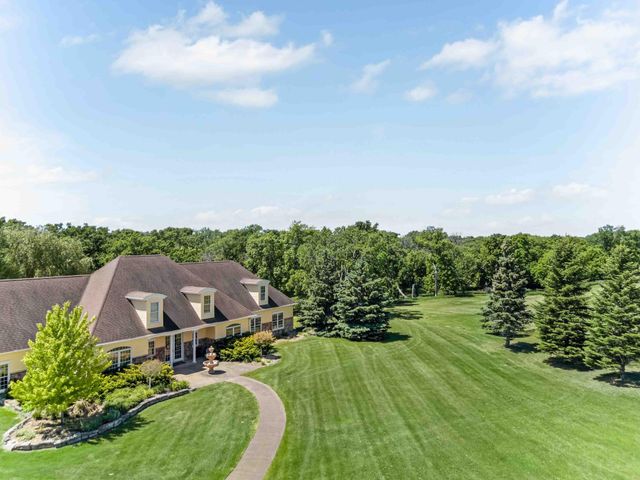 705 18th Avenue N, Moorhead, MN 56560