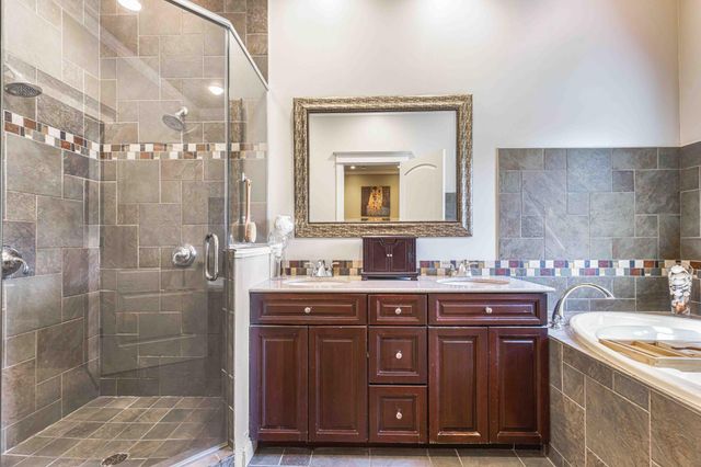 705 18th Avenue N, Moorhead, MN 56560
