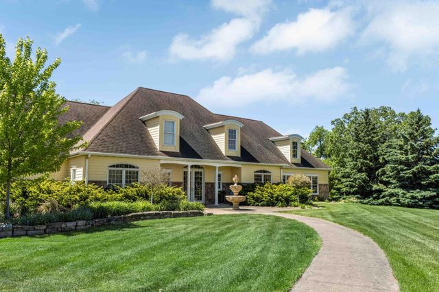 705 18th Avenue N, Moorhead, MN 56560