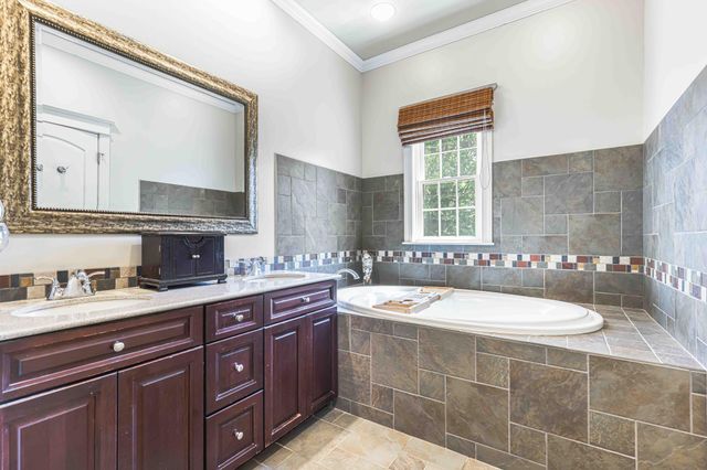 705 18th Avenue N, Moorhead, MN 56560