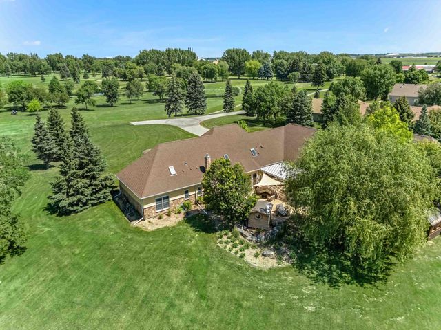 705 18th Avenue N, Moorhead, MN 56560