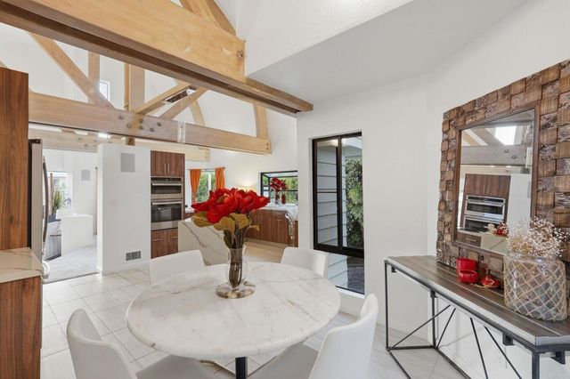 6105 Avenida Chamnez, La Jolla, CA 92037