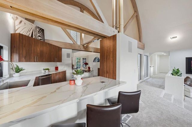 6105 Avenida Chamnez, La Jolla, CA 92037