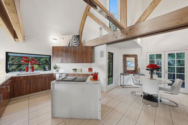 6105 Avenida Chamnez, La Jolla, CA 92037