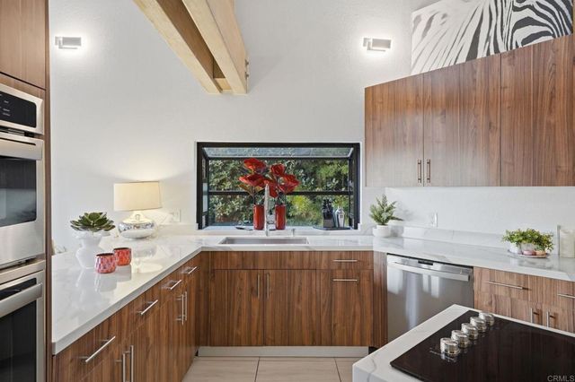 6105 Avenida Chamnez, La Jolla, CA 92037