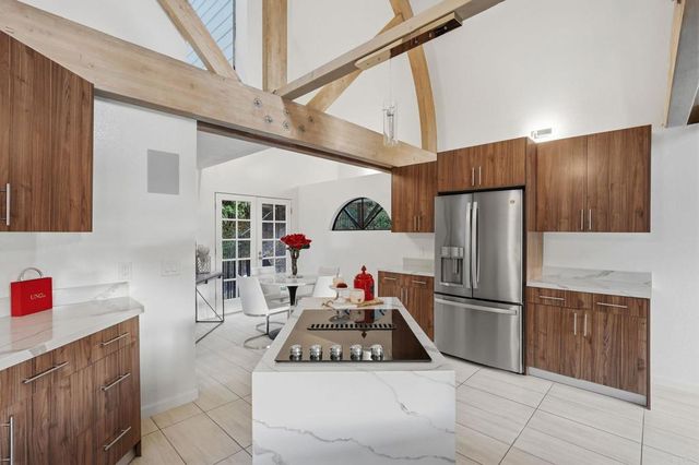 6105 Avenida Chamnez, La Jolla, CA 92037