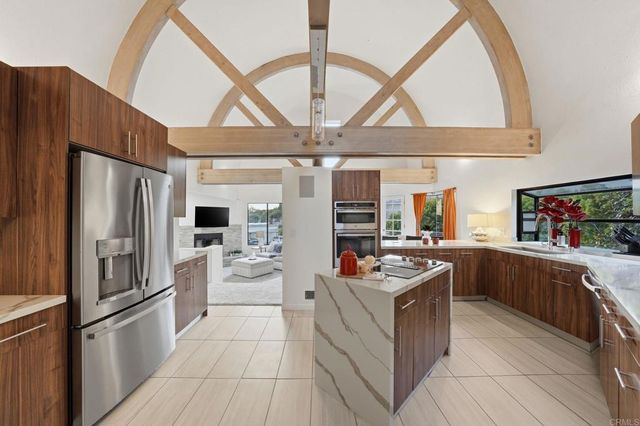 6105 Avenida Chamnez, La Jolla, CA 92037