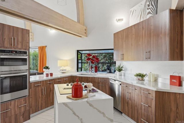 6105 Avenida Chamnez, La Jolla, CA 92037
