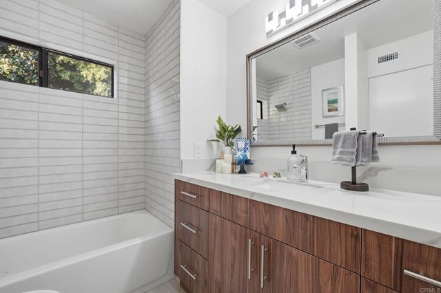 6105 Avenida Chamnez, La Jolla, CA 92037