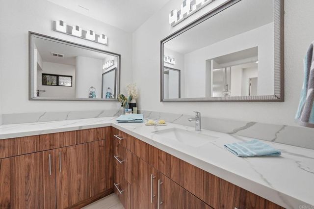 6105 Avenida Chamnez, La Jolla, CA 92037