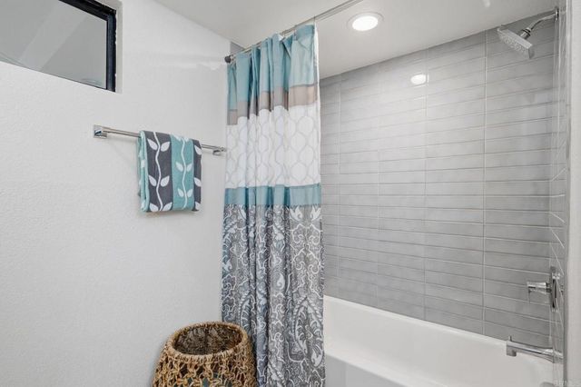 6105 Avenida Chamnez, La Jolla, CA 92037