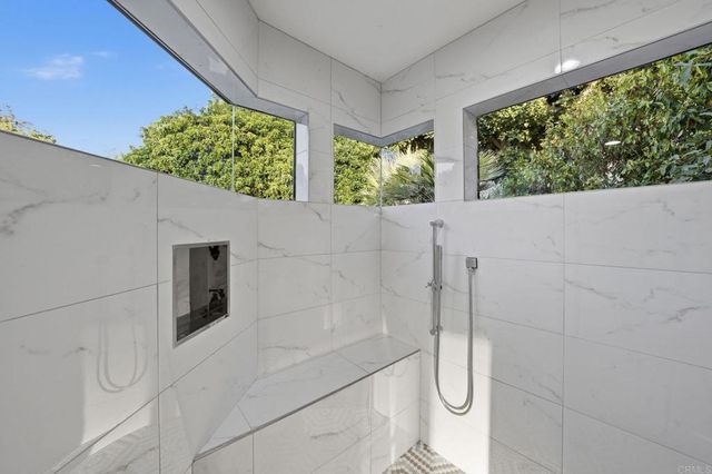 6105 Avenida Chamnez, La Jolla, CA 92037