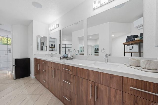 6105 Avenida Chamnez, La Jolla, CA 92037