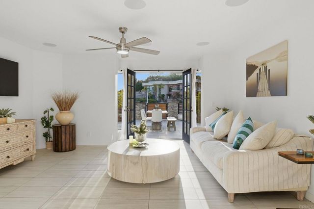 6105 Avenida Chamnez, La Jolla, CA 92037
