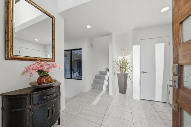 6105 Avenida Chamnez, La Jolla, CA 92037