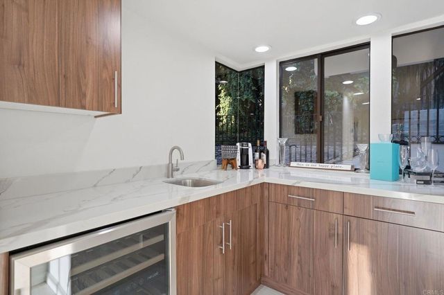 6105 Avenida Chamnez, La Jolla, CA 92037