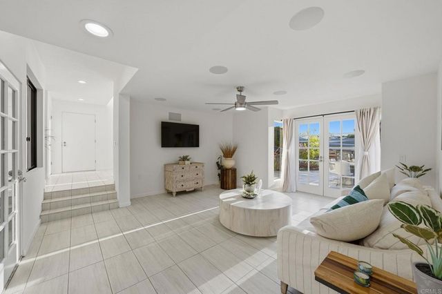 6105 Avenida Chamnez, La Jolla, CA 92037