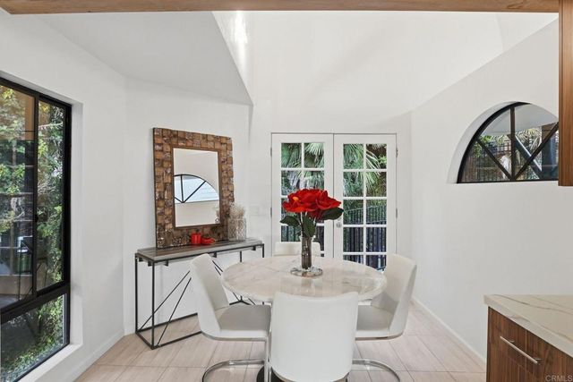 6105 Avenida Chamnez, La Jolla, CA 92037